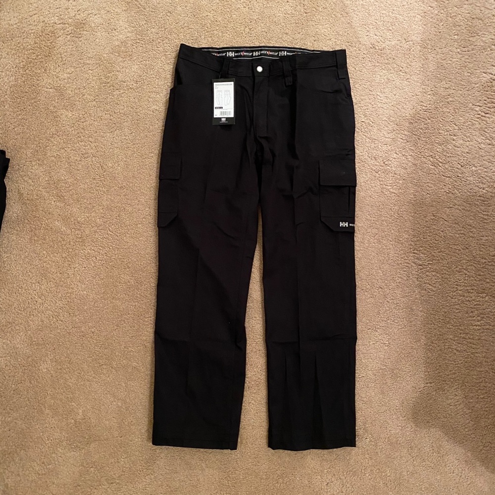 Helly Hansen Men’s Cargo work Pants - NEW w/tags!